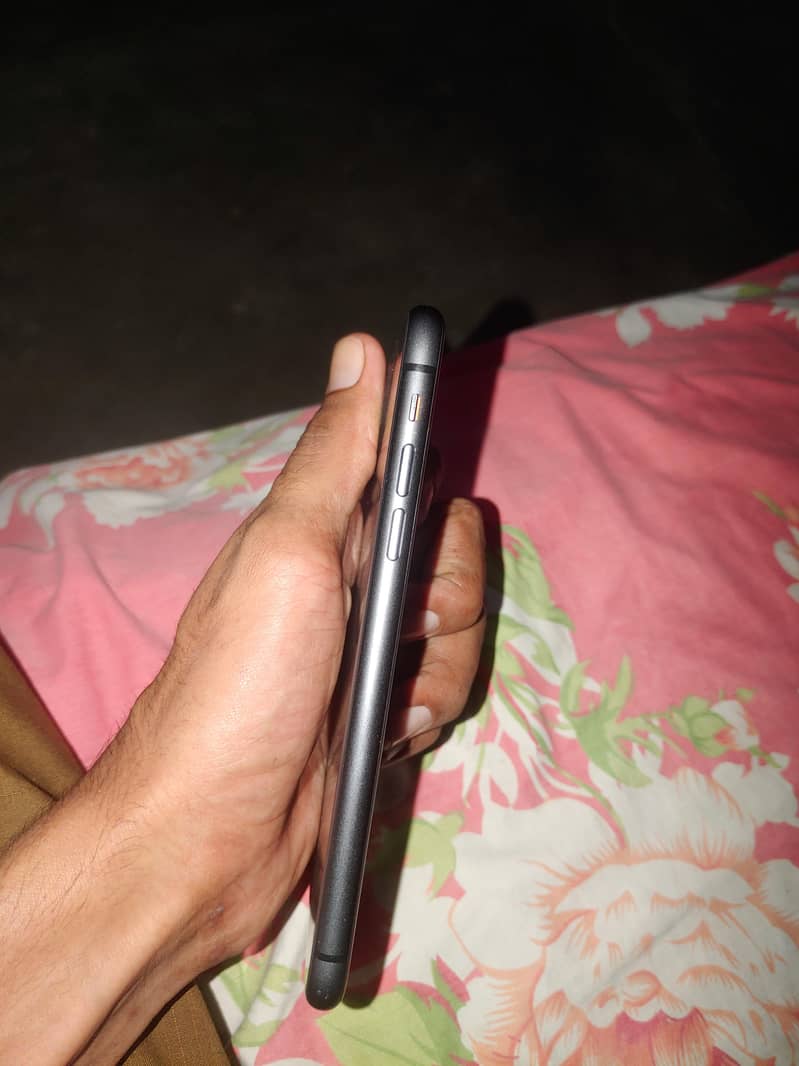 Apple iPhone 11 5