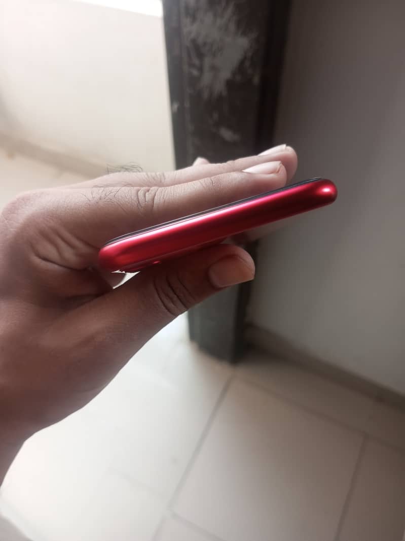 Apple iPhone 11 4