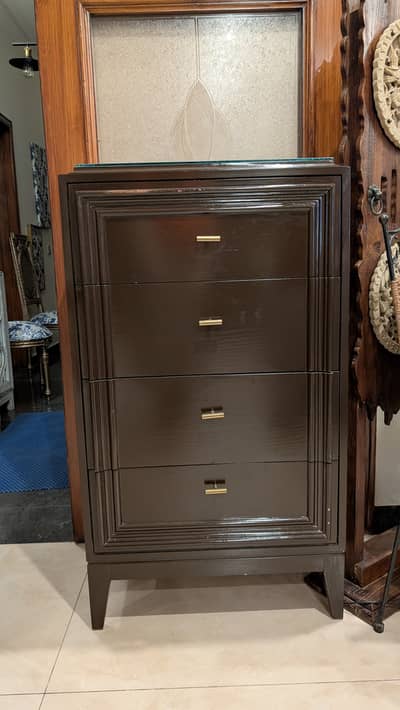 Side board / Chester/ Chest of drawers