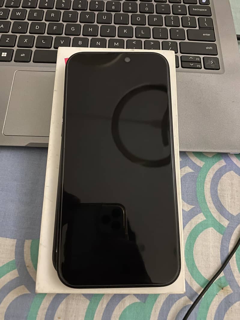 Apple iPhone 16 Pro Max 0