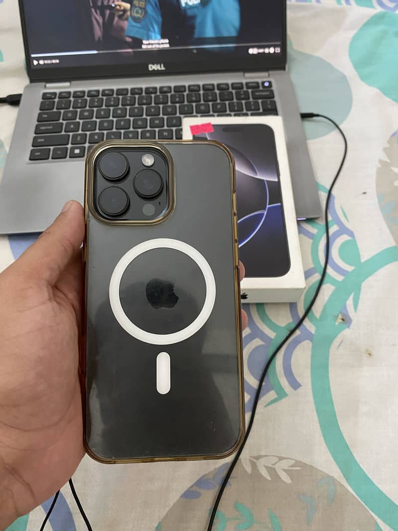 Apple iPhone 16 Pro Max 2