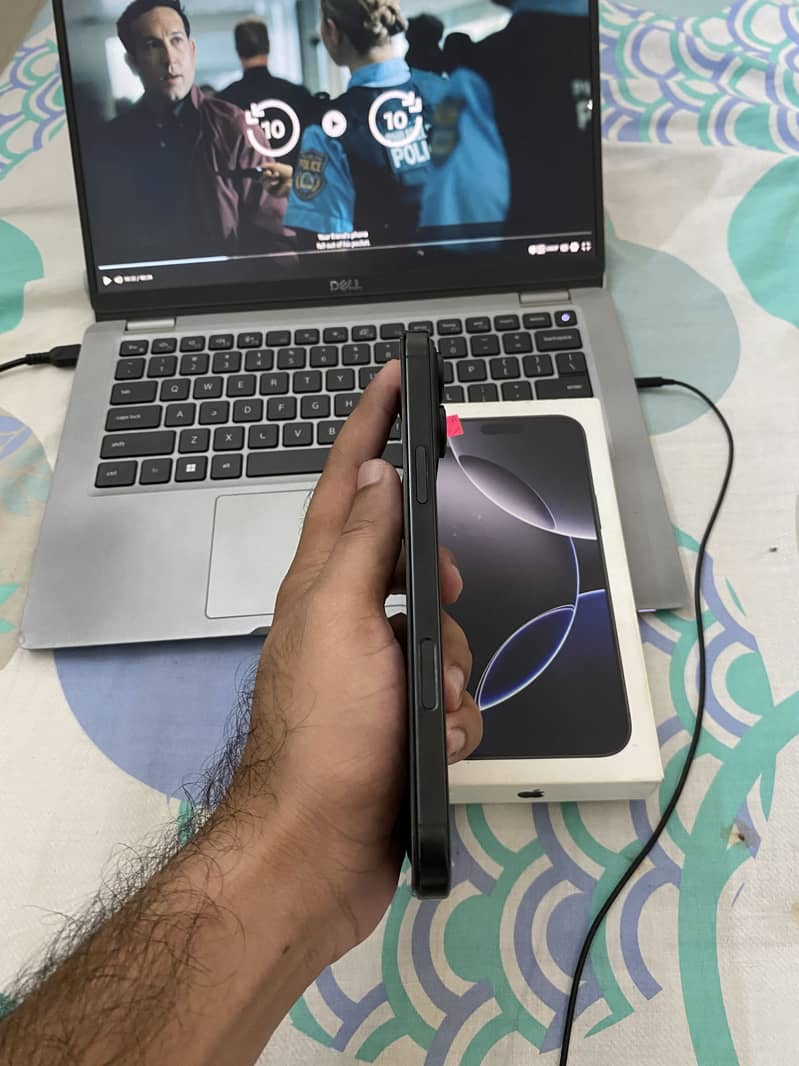Apple iPhone 16 Pro Max 4