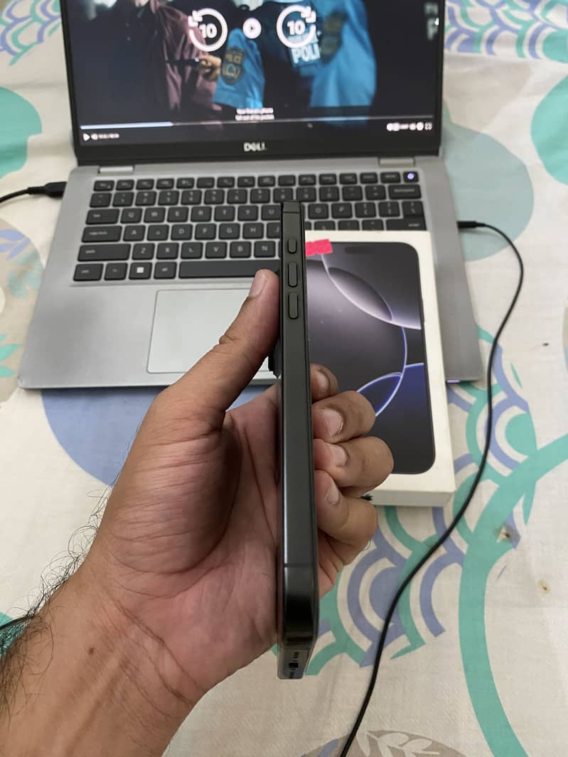 Apple iPhone 16 Pro Max 6