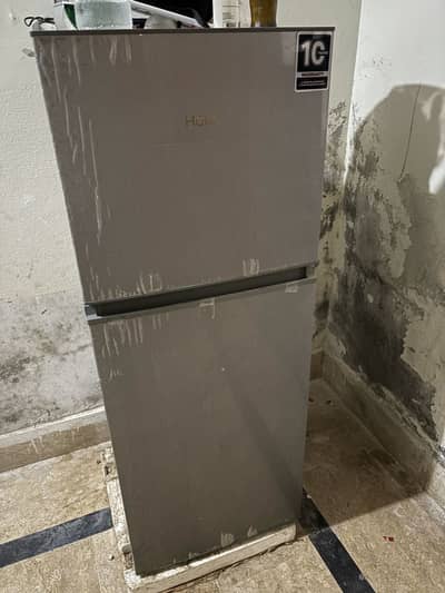 Haier fridge HRF-186