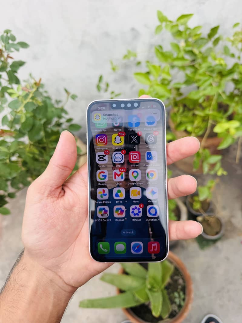 Apple iPhone 13 2