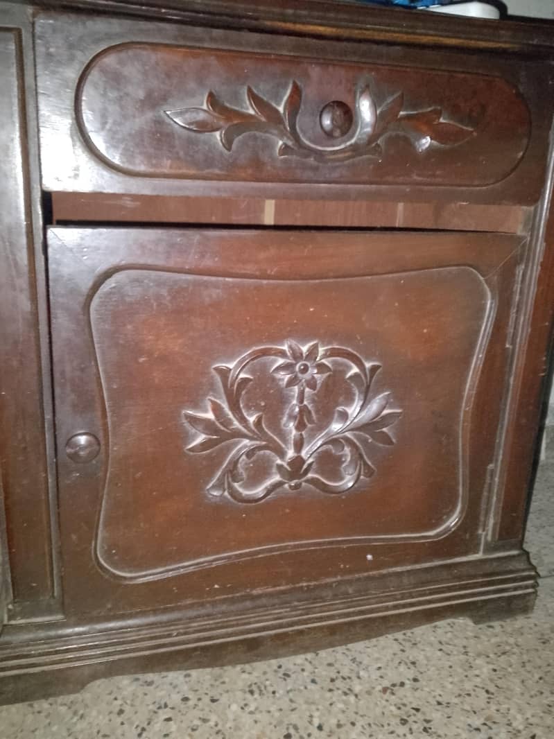 dressing table and side tables 2
