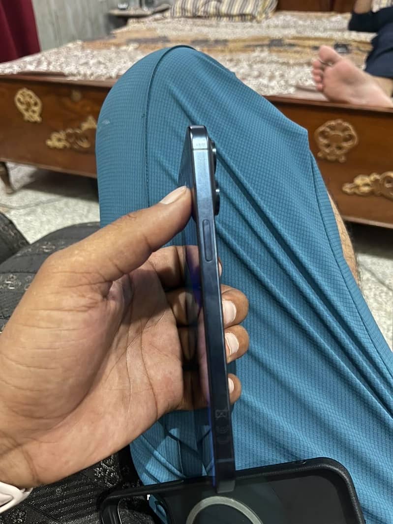 Apple iPhone 15 Pro 2
