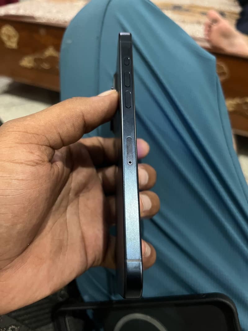 Apple iPhone 15 Pro 3
