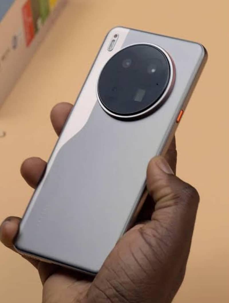Tecno CAMON 40 Premier 0