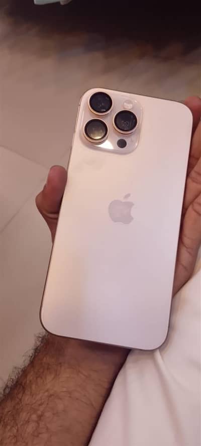 Apple iPhone 16 Pro Max Javi