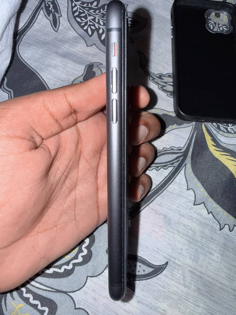 Apple iPhone 11 3