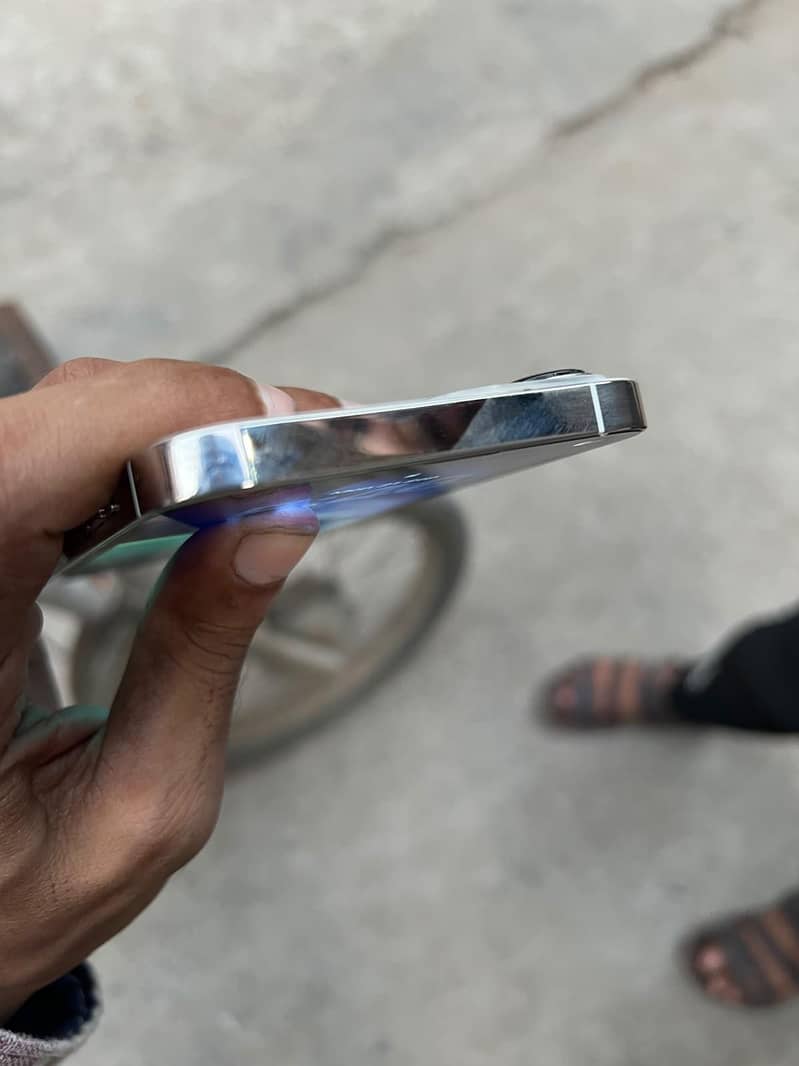 Apple iPhone 13 Pro Max 3