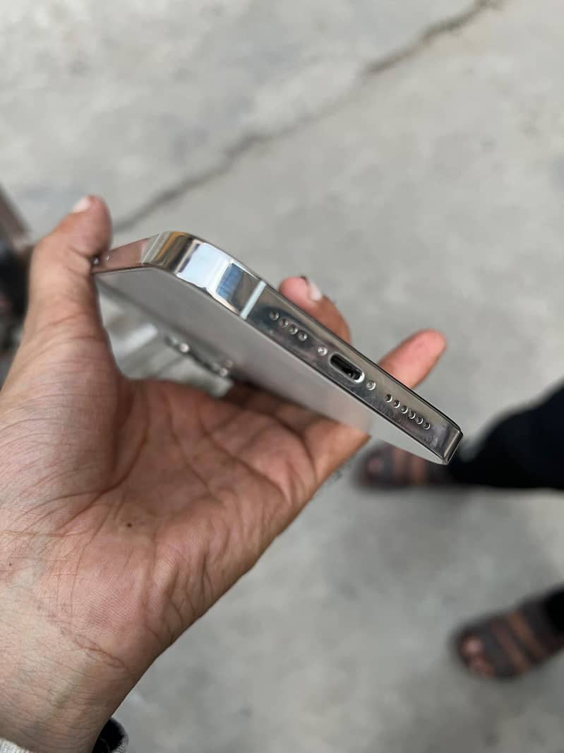Apple iPhone 13 Pro Max 6