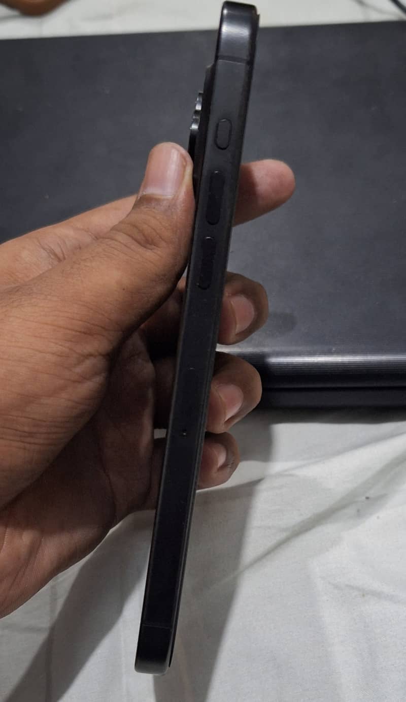 Apple iPhone 15 Pro Max 11