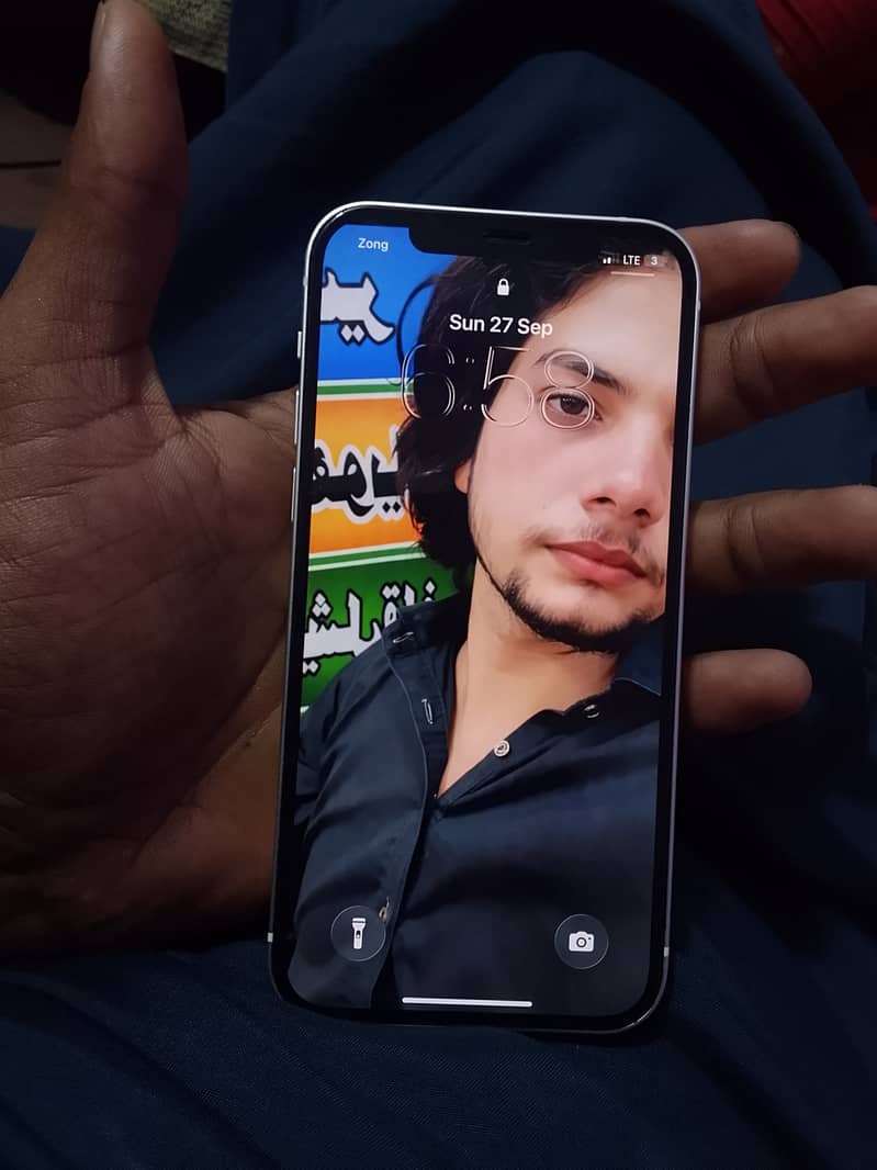 Apple iPhone 12 1