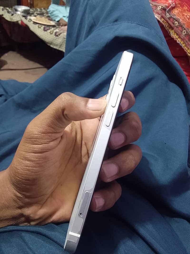 Apple iPhone 12 3