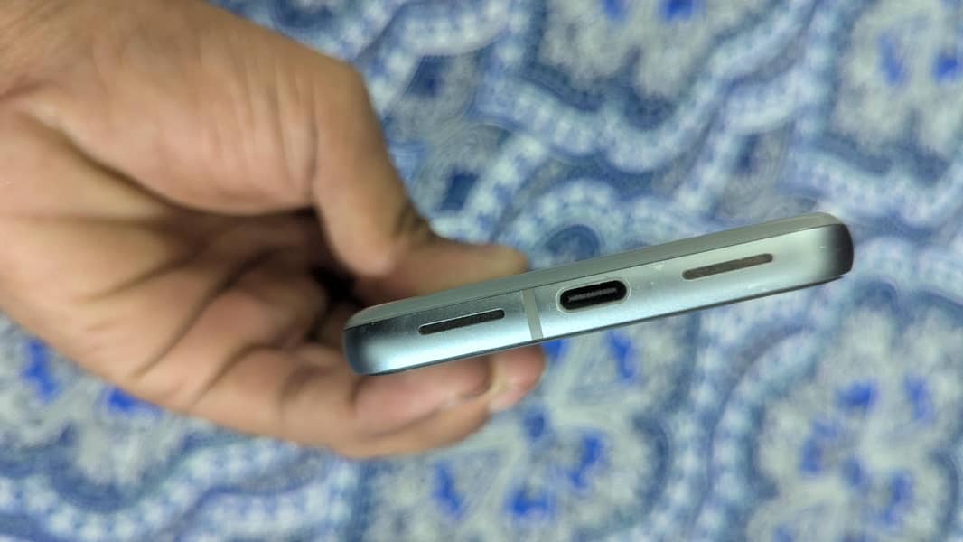 Google Pixel 8 4