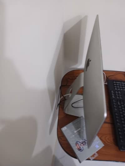 Apple iMac 21.5" Late 2013 - i5 3.2GHz 8GB 1GB NVIDIA -