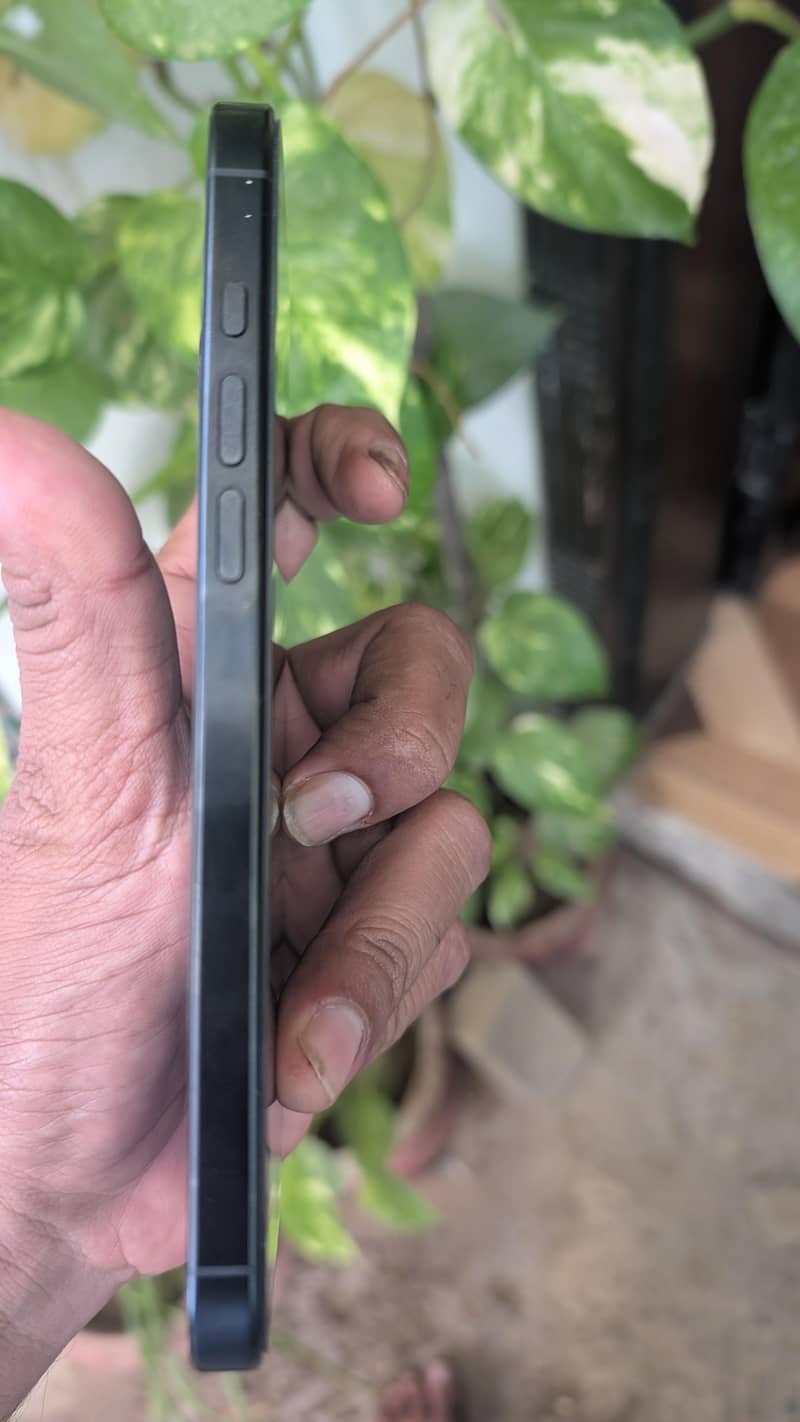 Apple iPhone 16 Pro Max 2