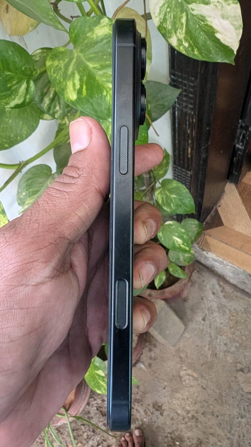 Apple iPhone 16 Pro Max 3