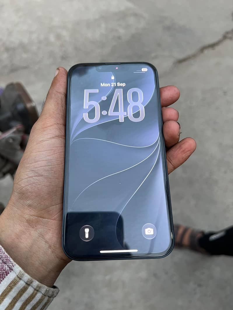 Apple iPhone 13 2