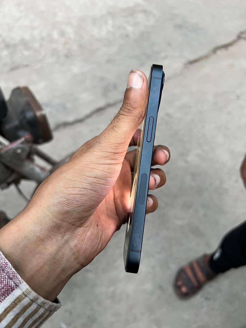 Apple iPhone 13 3
