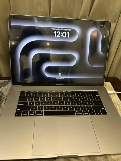 15 Inch Macbook Pro i9 32Gb 1 TB