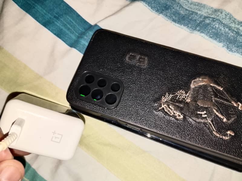 One Plus 9R in scratch less condition 3