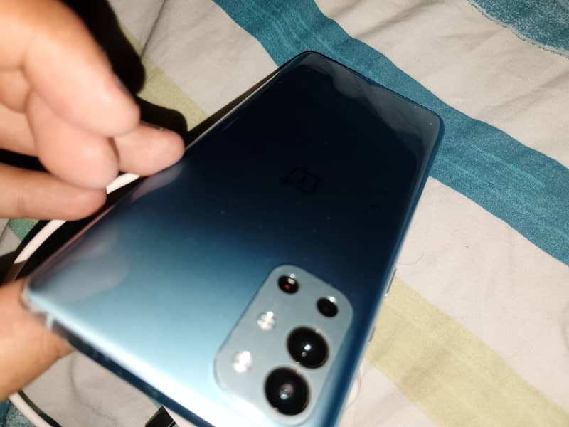 One Plus 9R in scratch less condition 4