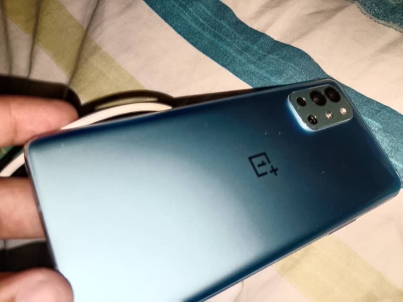 One Plus 9R in scratch less condition 5