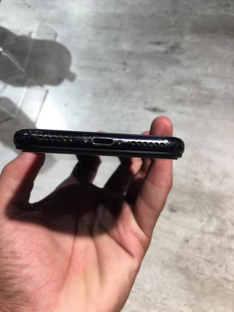 Apple iPhone X 3