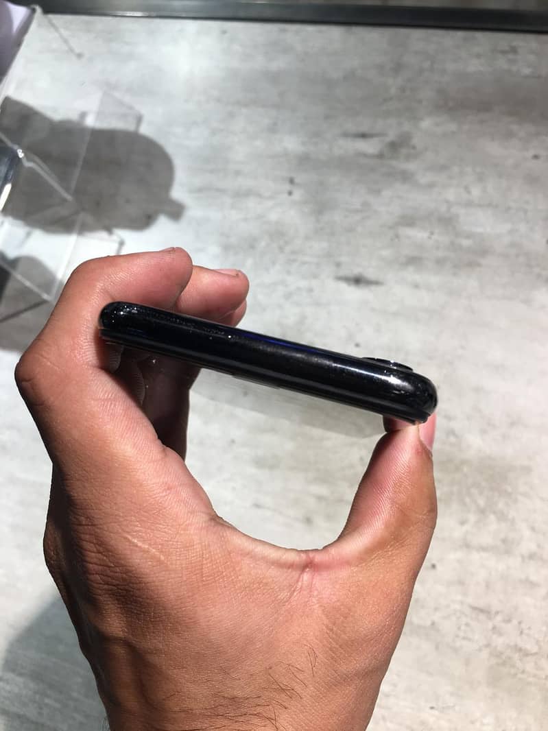 Apple iPhone X 4
