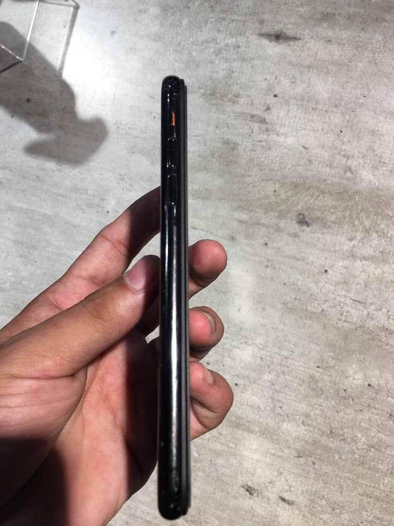Apple iPhone X 5