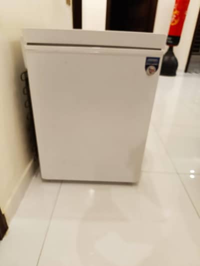 Dawlance Chest Freezer DF-300 ES 10CFT 300 Liter Single Door
