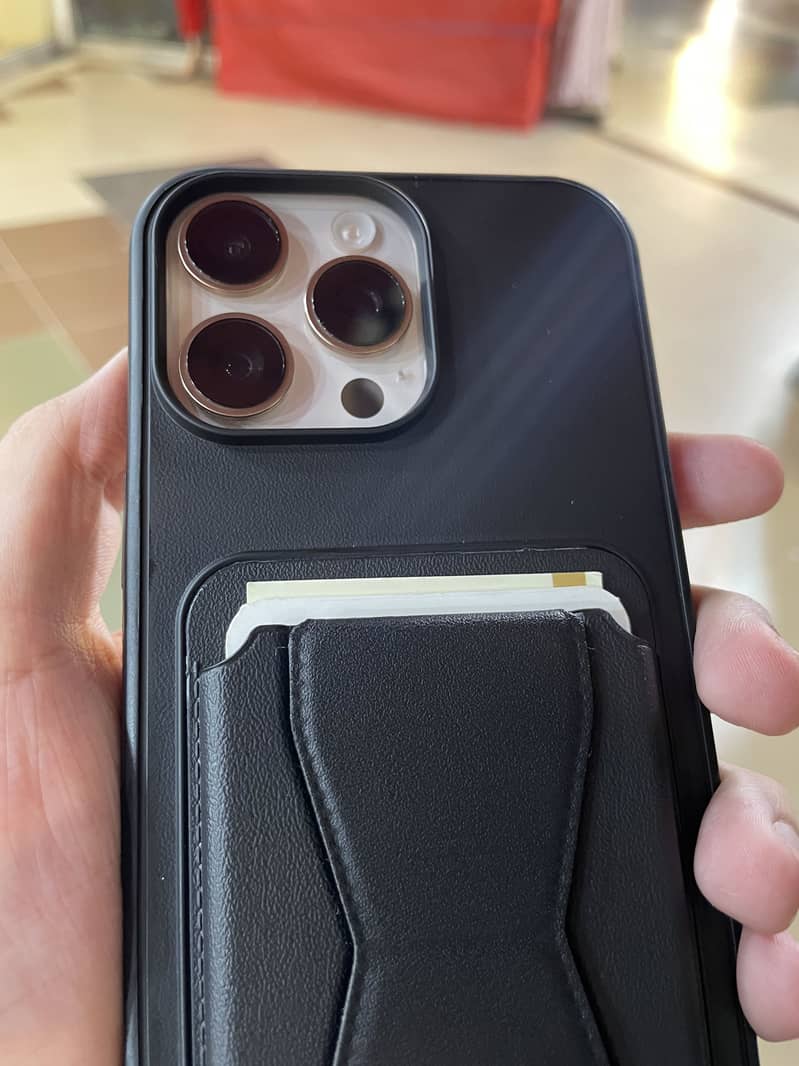 Apple iPhone 16 Pro Max 0