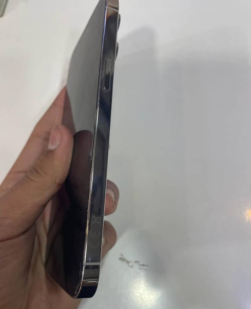 Apple iPhone 14 Pro Max 1