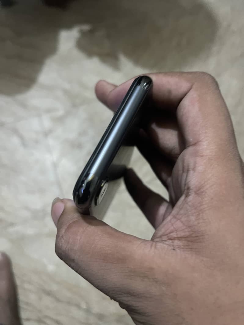 Apple iPhone X 6