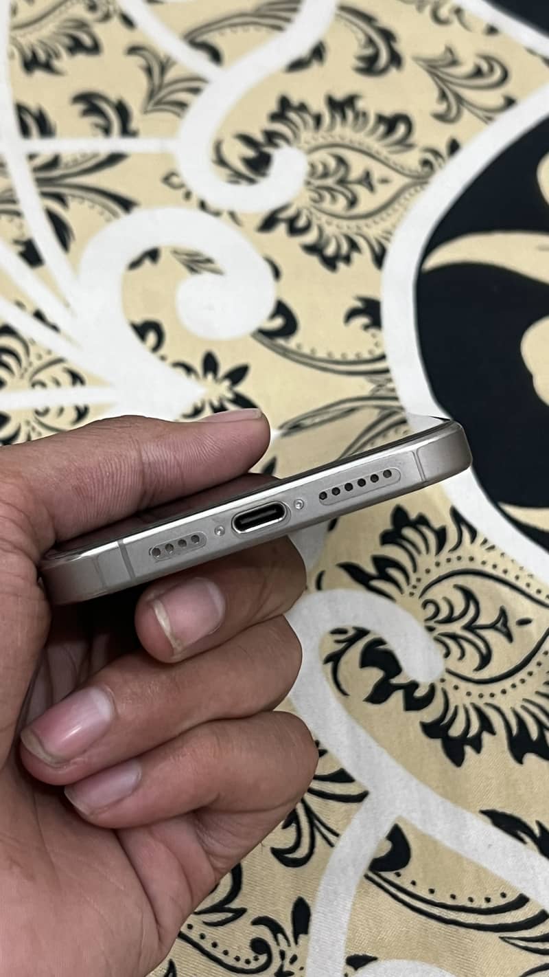 Apple iPhone 15 Pro Max 5