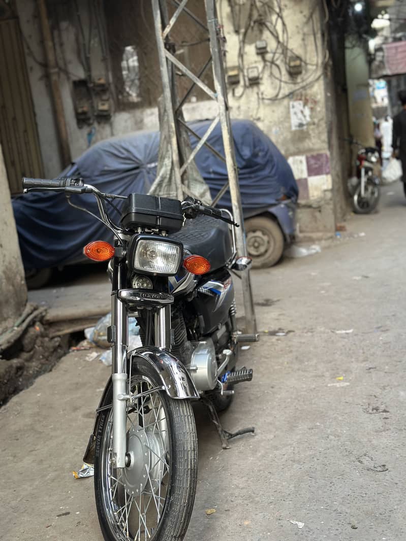 لاہور نمبر ، پہلے ہاتھ ، انجین پیک ، کا غذات کلیئر ، 1