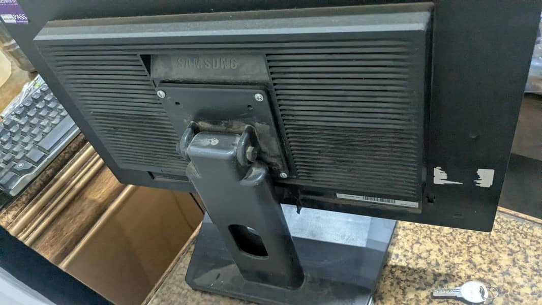 22 Inch LED 4
