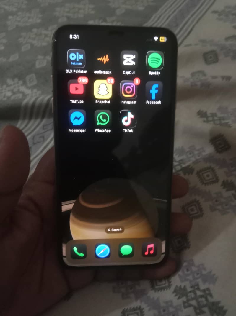 Apple iPhone XS Max 7