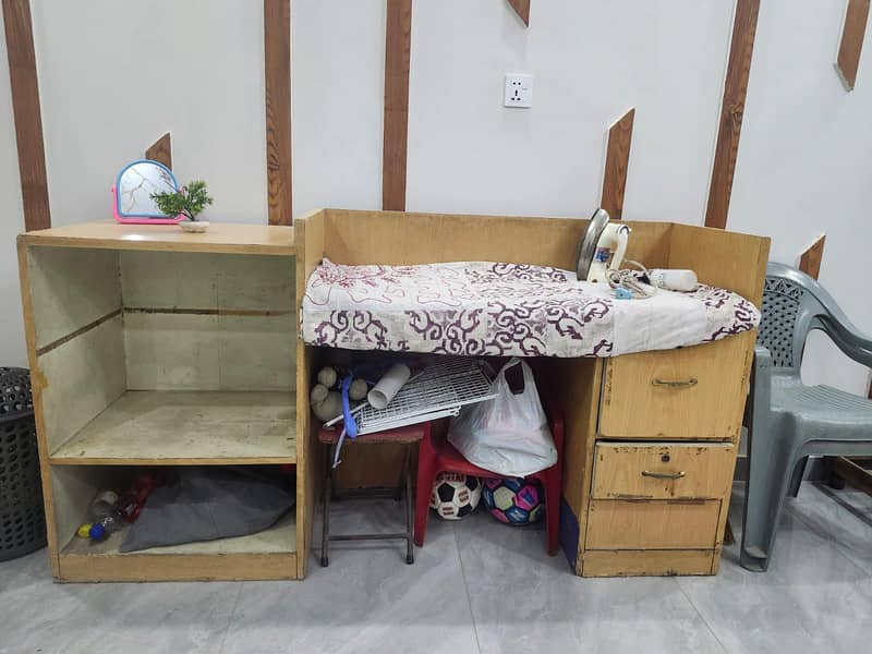table in good condition 0