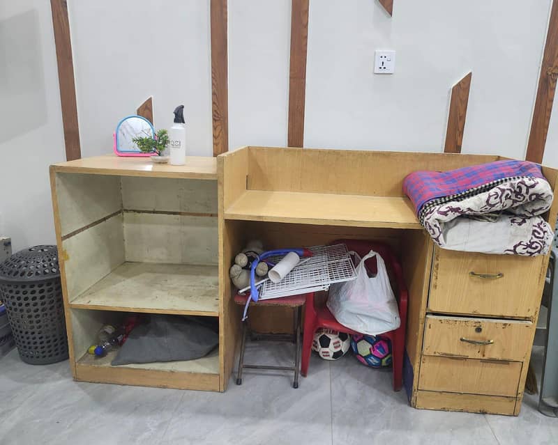 table in good condition 1