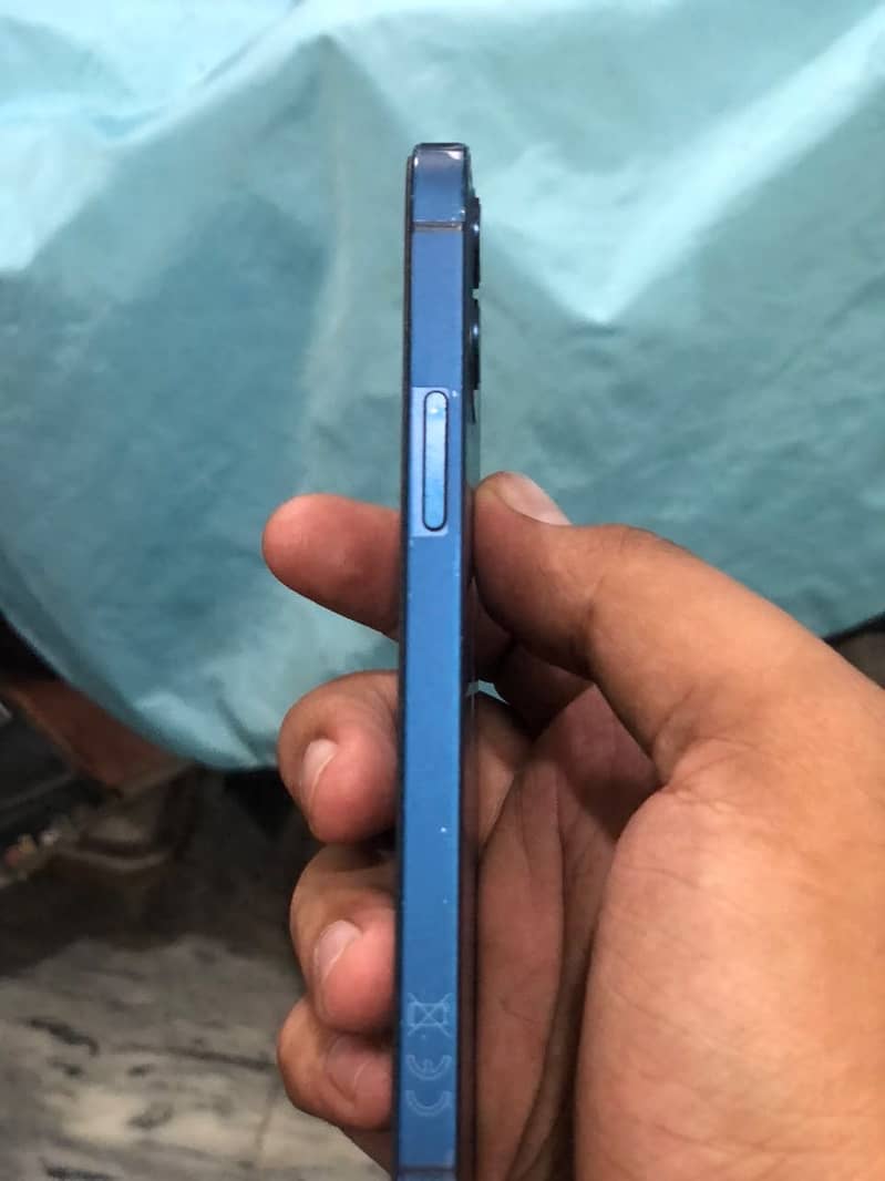 Apple iPhone 12 2
