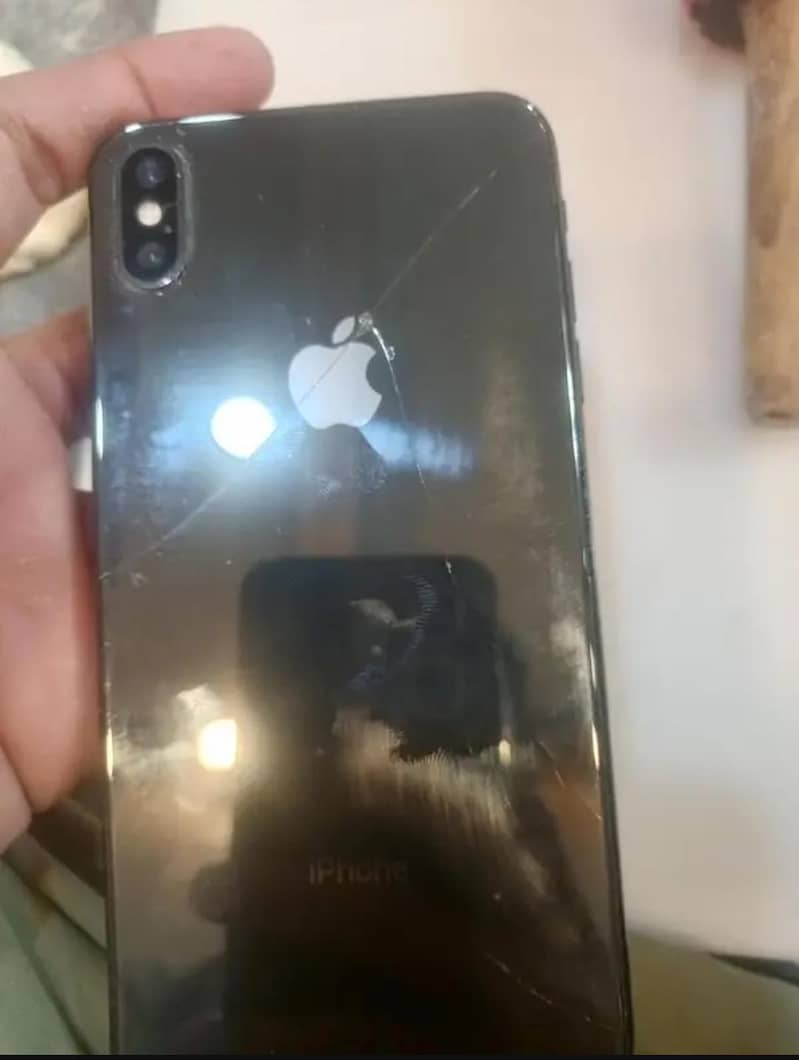 Apple iPhone XS Max 3