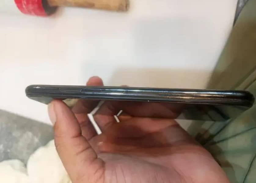 Apple iPhone XS Max 4