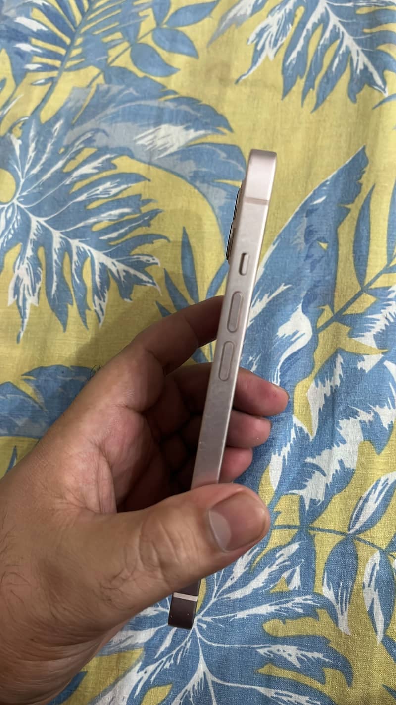 Apple iPhone 13 1