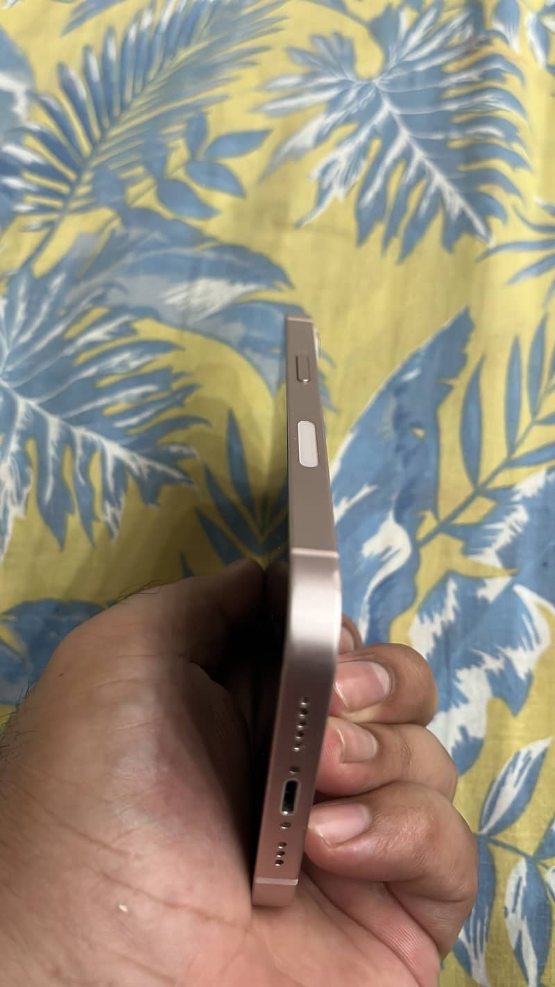 Apple iPhone 13 5
