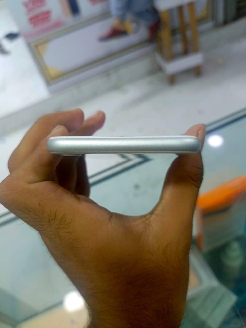 Apple iPhone 8 1