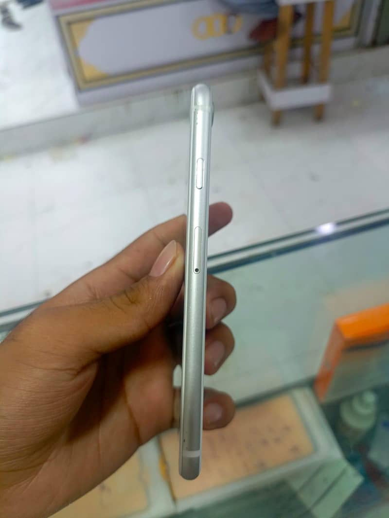 Apple iPhone 8 2